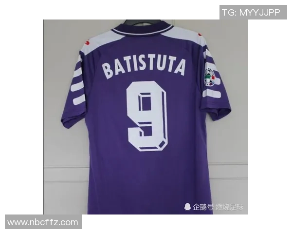 现代足球明星穿着9号球衣的传奇故事与辉煌成就解析